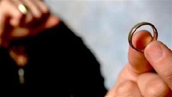 طردني والناس رايحة تصلي الفجر.. كاريمان تطلب الخلع من زوجها في محكمة الأسرة