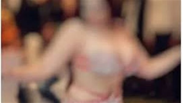 التحقيق مع راقصة شهيرة لاتهامهما باستعراض جسدها لجذب مشاهدات