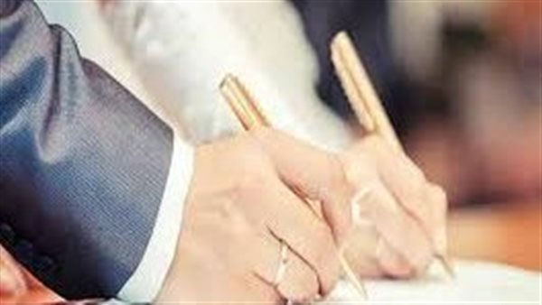 صدمة في المنيا.. عقد قرانه على زوجة والده وهي على ذمته وقرار من المحكمة