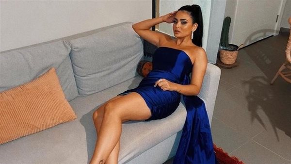 فستان كب.. أسماء جلال تثير الجدل بهذه الإطلالة | شاهد