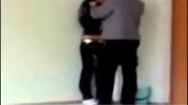 وضع مخل مع عاملة داخل الفصل.. تفاصيل استبعاد مدير مدرسة بالفيوم من منصبه