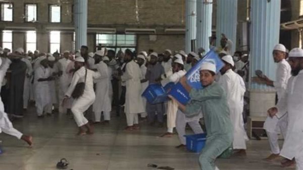 خلاف على الإمامة.. مشاجرة جماعية بين مصلين داخل مسجد | فيديو