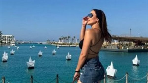 توب مكشوف وشورت.. نسرين طافش تشعل السوشيال ميديا بإطلالة جريئة | شاهد