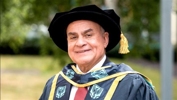 جامعة إيست لندن البريطانية تمنح الدكتور محمود هاشم الدكتوراه الفخرية تقديرا لابتكاراته في مكافحة الملاريا