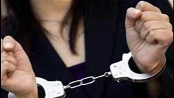 قطعت صوابعهم.. سيدة تمزق جسدي زوجها وابنها بسكين في سوهاج