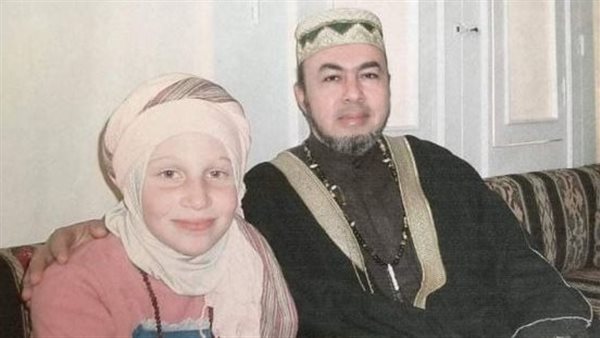 القصة الكاملة لتحرش الشيخ بفتاة.. من هو صلاح التيجاني وعلاقته بالفنانين؟ | شاهد