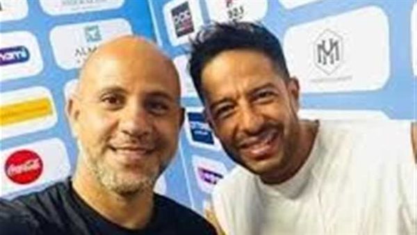 ما القصة؟.. مشادة بين محمد حماقي وعزيز الشافعي بسبب الأهلي والزمالك | فيديو