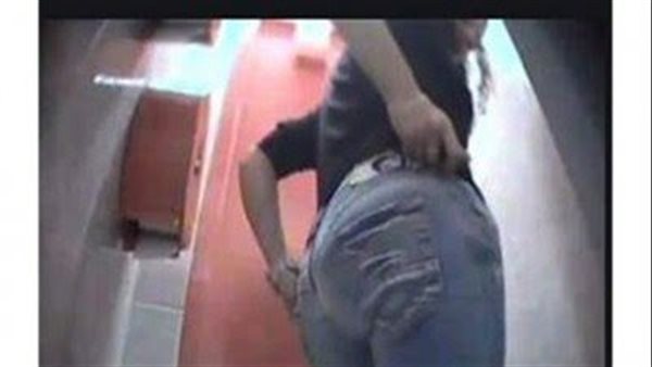 الحريم قفشته.. تفاصيل القبض على شاب يصور السيدات في الحمامات بالجيزة