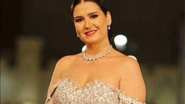 فستان لافت.. هنا شيحة تثير الجدل بهذه الإطلالة | شاهد