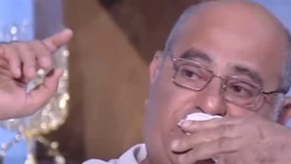 انهار بالبكاء بسبب مرضها..آخر ما قاله إسماعيل فرغلي عن زوجته قبل وفاتها | فيديو