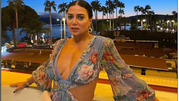 فستان جريء.. رانيا يوسف تثير ضجة بهذه الإطلالة | شاهد