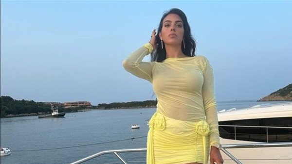 جورجينا تثير ضجة بهذه الإطلالة | شاهد