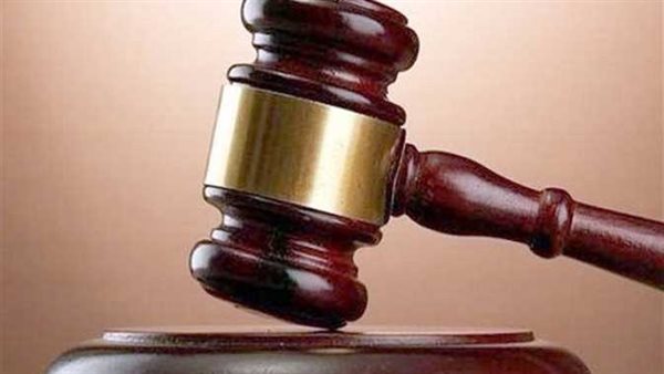 المتهم بقتل رجل عربي الجنسية يمثل جريمته: «كان بخيلًا معي فقررت الانتقام»