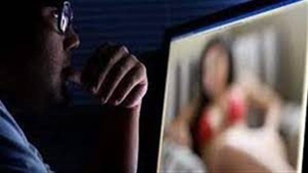 سرق صورها الخاصة.. تفاصيل التحقيق مع موظف بنك شهير ابتز عميلة بالدقي