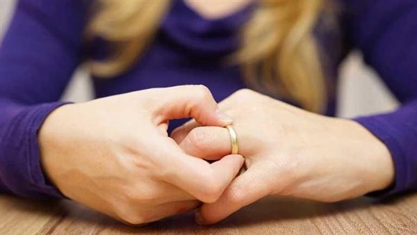 شرب ابنه خمرة لحد ما فقد النطق.. عزة تطلب خلع زوجها في محكمة الأسرة