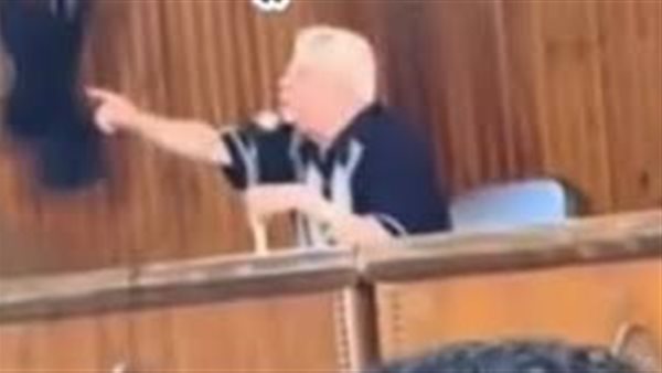 مهزلة وألفاظ خارجة.. ماذا فعل أستاذ حقوق المنوفية بأحد طلابه وكيف رد الطلاب والجامعة؟ | فيديو