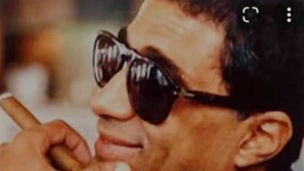 رئته اتدمرت من التدخين.. كيف اكتشف أحمد زكي إصابته بالسرطان؟ | فيديو