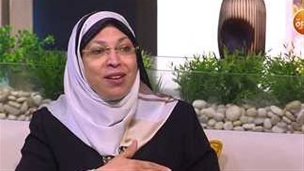 هل ارتداء البراندات إسراف؟.. نيفين مختار: هنتحاسب على أموالنا | فيديو