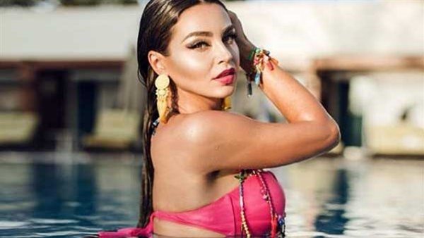 برفقة عمرو دياب.. جوهرة تثير الجدل بهذه الإطلالة | شاهد