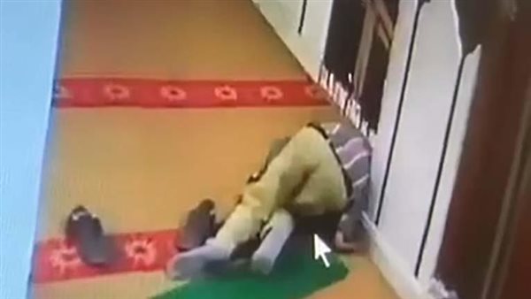 حسن الخاتمة.. وفاة مسن داخل المسجد يهز القلوب في المحلة الكبرى | شاهد