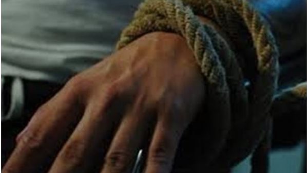 4 أشخاص يخطفون صاحب مخبز ويجبرونه على توقيع ايصالات أمانة