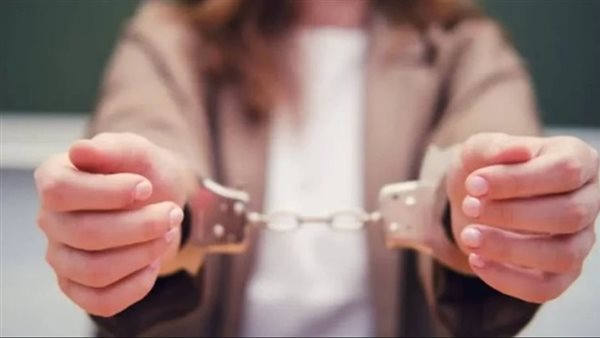 ابتزت الطالبات.. تفاصيل مثيرة في واقعة معلمة الثانوية التجارية بحلوان