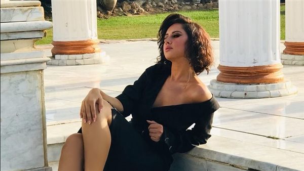 طفلة صغيرة.. ياسمين رئيس تثير الجدل بجامب سوت | شاهد