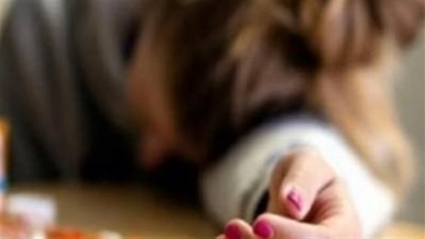 خطأ كاد يكلفها حياتها.. مادة سامة تهدد حياة طفلة بأطفيح