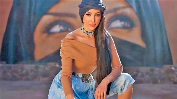 مجسم ولافت.. بسمة بوسيل تثير الجدل بهذه الإطلالة في عيد ميلاد صديقها | شاهد