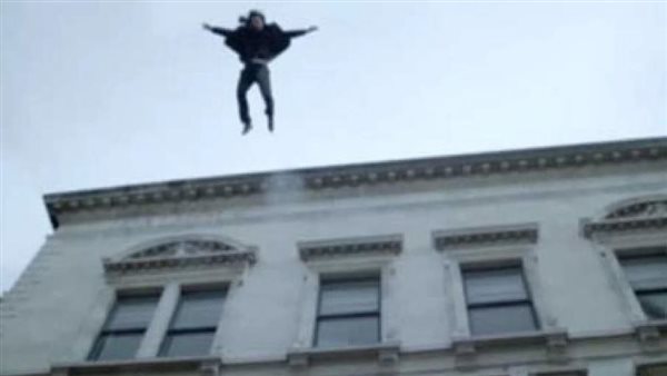  كاد يفقد حياته.. طفل سوداني يعيش تجربة الطيران داخل كمبوند بأكتوبر