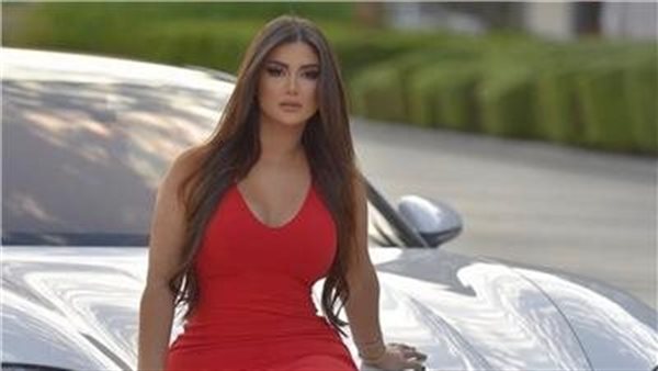 ملابس ملفتة.. هدى الإتربي تثير الجدل بهذه الإطلالة | شاهد