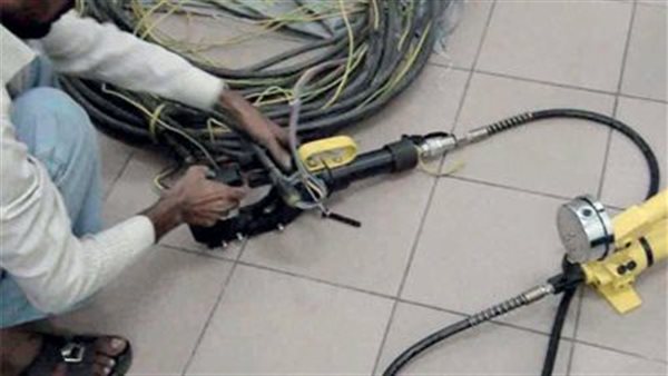 كابل الكهربا حرقه لحظة سرقته.. التحقيق مع عامل في باب الشعرية 