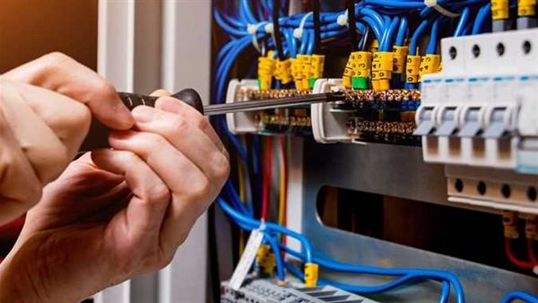 التموين تحسم الجدل وتكشف موقف سارقي الكهرباء من صرف المقررات بالبطاقات التموينية | فيديو