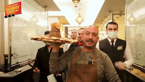 صفقة بـ300 مليون جنيه هزمت الأسطورة..هل باع صبحي كابر المطعم الشهير؟