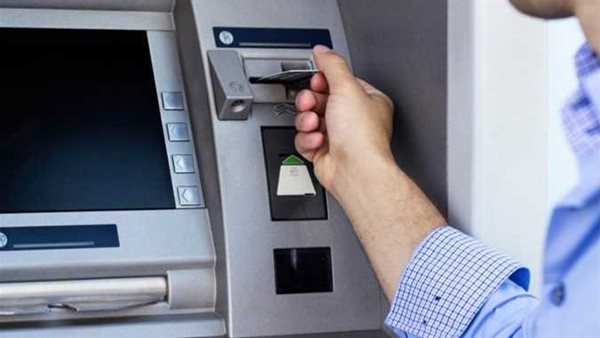 قيمة الاستعلام بـ12 بنك.. رسوم السحب من ماكينة بنك آخر 2024