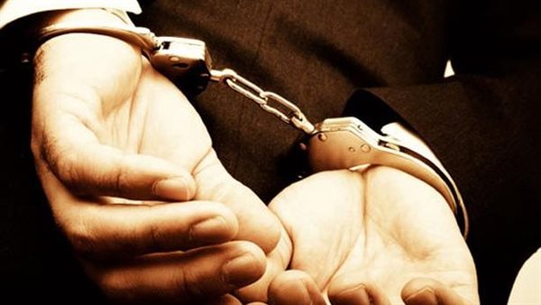 سيدة وزوجها يقودان عصابة تزوير حكومية