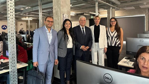 وزير التعليم العالي يزور 