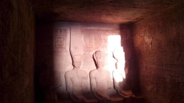 سر خفي.. كشف لغز تعامد الشمس على وجه رمسيس الثاني في أبو سمبل 