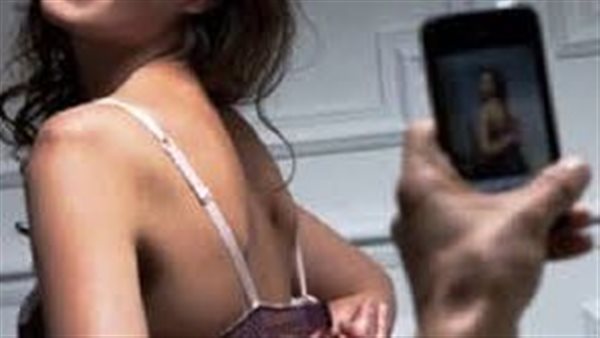 صوّرها عارية وصرخة أنقذتها.. مفاجأة في هاتف عامل الإسكندرية تقوده للسجن