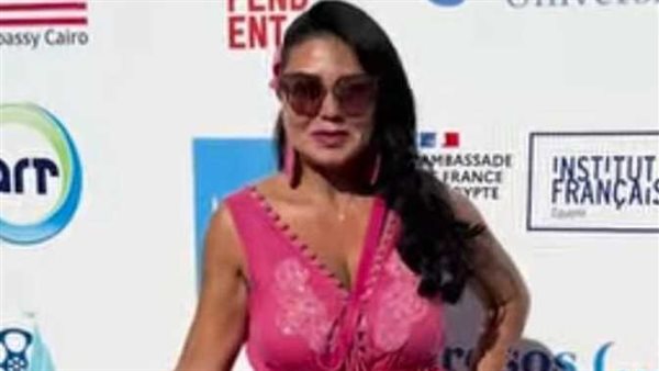 رانيا يوسف عن فستانها في مهرجان الجونة: «بـ 20 يورو من إسبانيا» | فيديو