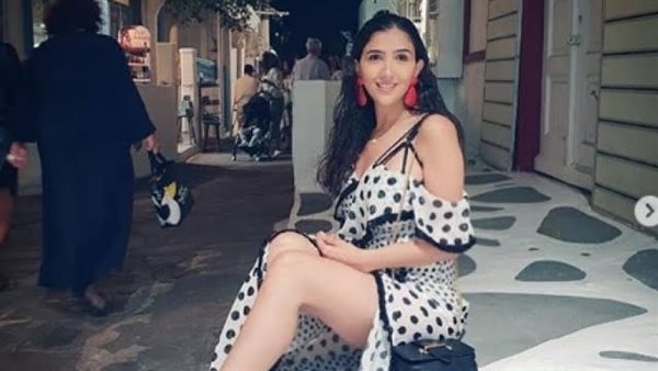 ملامح غريبة.. مي عمر تثير ضجة بهذه الإطلالة | شاهد