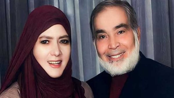 رسالة رومانسية.. اَخر ما كتبه حسن يوسف لـ شمس البارودي في عيد زواجهما الـ 40 | شاهد