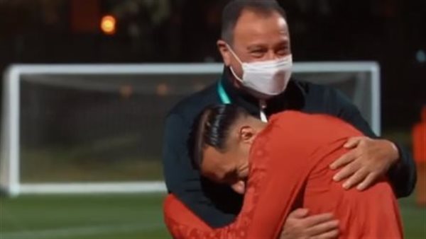 بعد إعلان انتهاء عقده ورسالة زوجته.. سر مكالمة رئيس النادي الأهلي لـ علي معلول