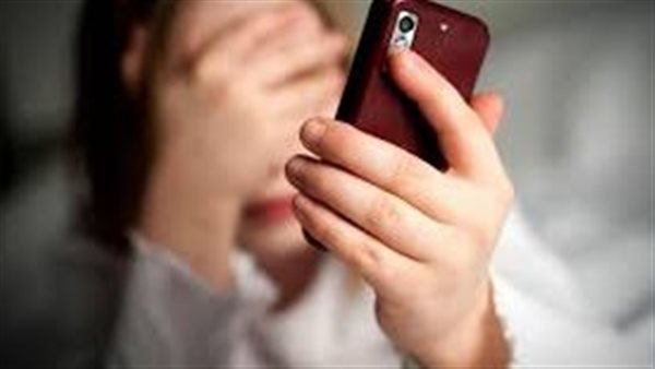 اتفقت مع زوجي على تصويرها دون ملابس.. اعترافات مثيرة لزوجة المتهم باستدراج سعودية وابتزازها