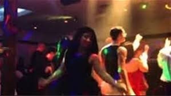 كاميرات المراقبة كلمة السر.. قرار جديد بشأن اتهام ابن اعلامي شهير بضرب فنان 