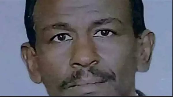 فقأت مروحة المدرسة عينه..تفاصيل وفاة أب حزنا على ابنه في أسوان