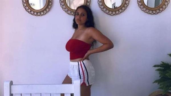 توب مكشوف.. ابنة عمرو دياب تثير الجدل بهذه الإطلالة | شاهد