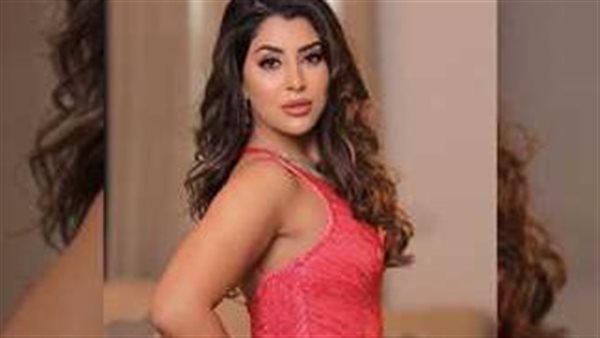 بفستان مكشوف.. أيتن عامر تثير ضجة بهذه الإطلالة | شاهد