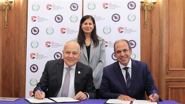 الجامعة البريطانية توقع عقد تمويل بحثي مع اتحاد الجامعات العربية (صور)