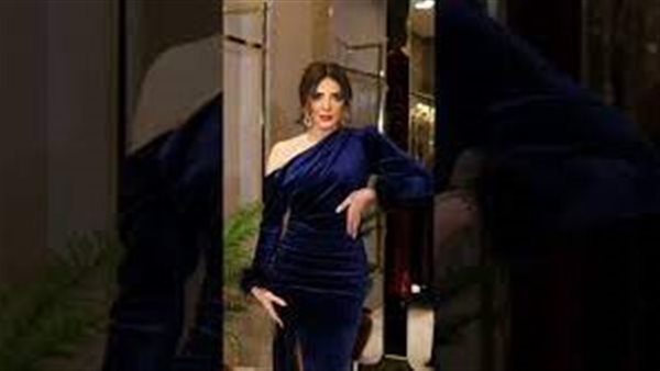 بشراب شفاف.. حورية فرغلى تثير الجدل بهذه الإطلالة | شاهد